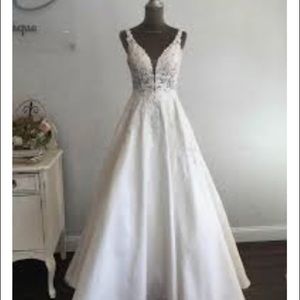 Martina Liana 1075 Wedding dress in ivory size 14 Uk, size 10/12 USA.